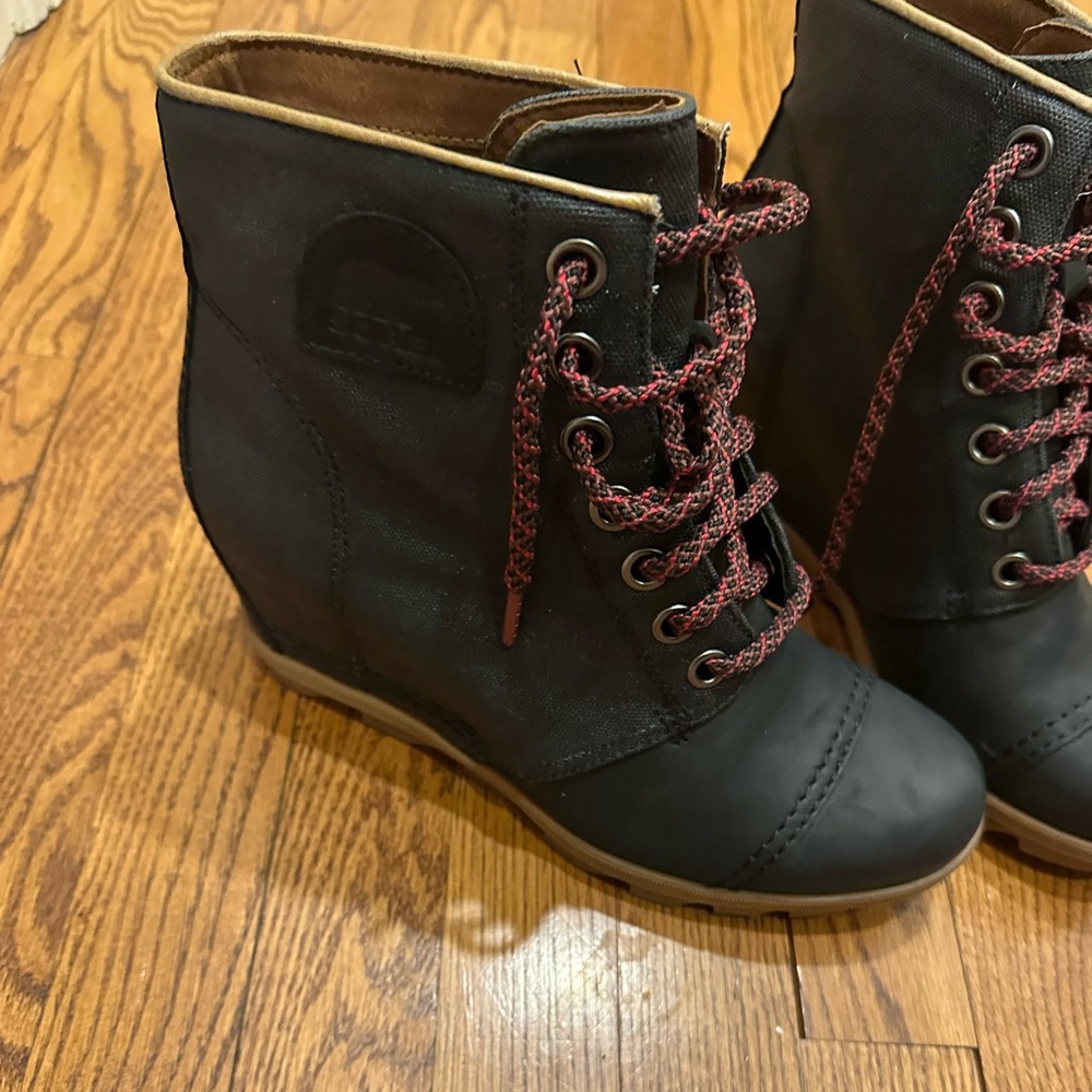 Sorely wedge boots